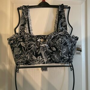 Black and white floral bikini top